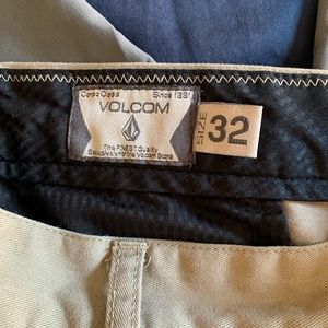 Volcom khaki shorts